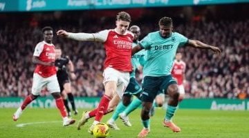 آرسنال ووولفرهامبتون: التعادل السلبي يحسم الشوط الأول في مباراة مثيرة