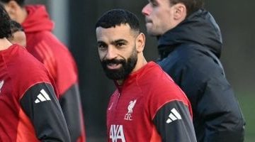 اجتماع حاسم بين وكيل محمد صلاح وإدارة ليفربول يحدد مستقبل النجم المصري