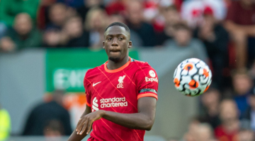 مدافع ليفربول يكشف مستقبل محمد صلاح بعد مباراة برايتون