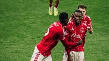 نوتينجهام فورست يسقط توتنهام بثلاثية مفاجئة في البريميرليج